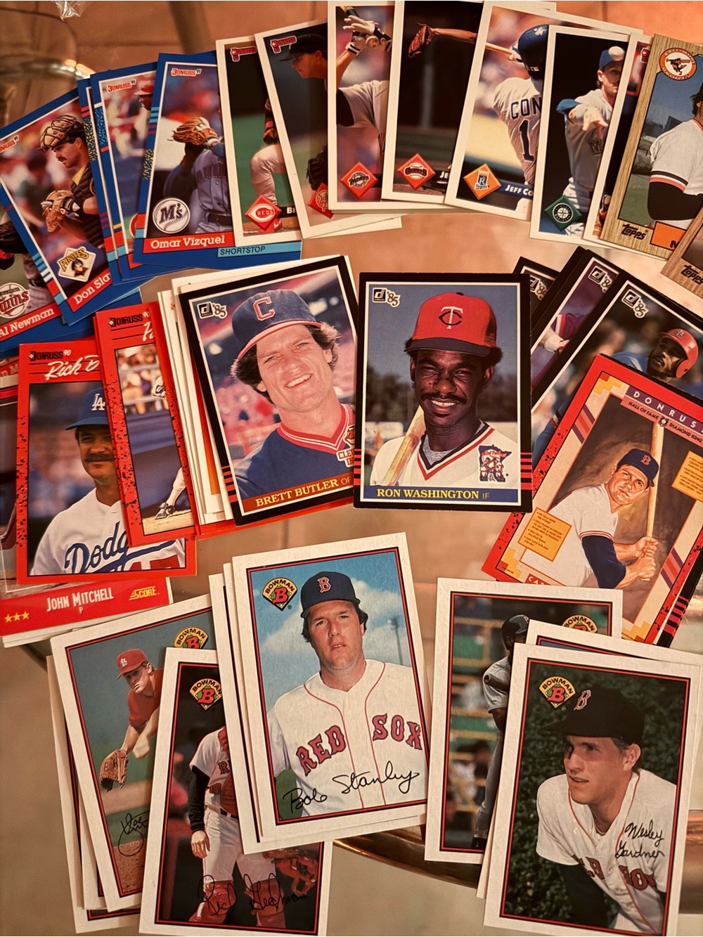 Lot of 75 vintage baseball cards in excellent condition